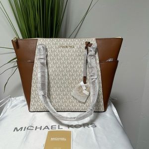 MICHAEL Michael Kors large Charlotte Tote in Vanilla